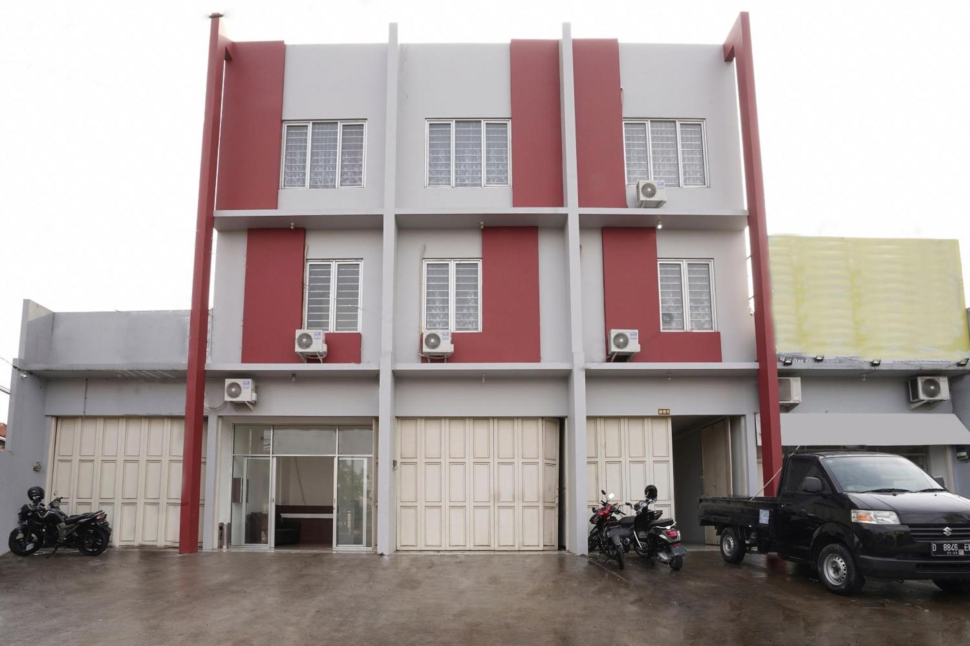 Super Oyo 2183 Cibeureum Residence Bandung Buitenkant foto